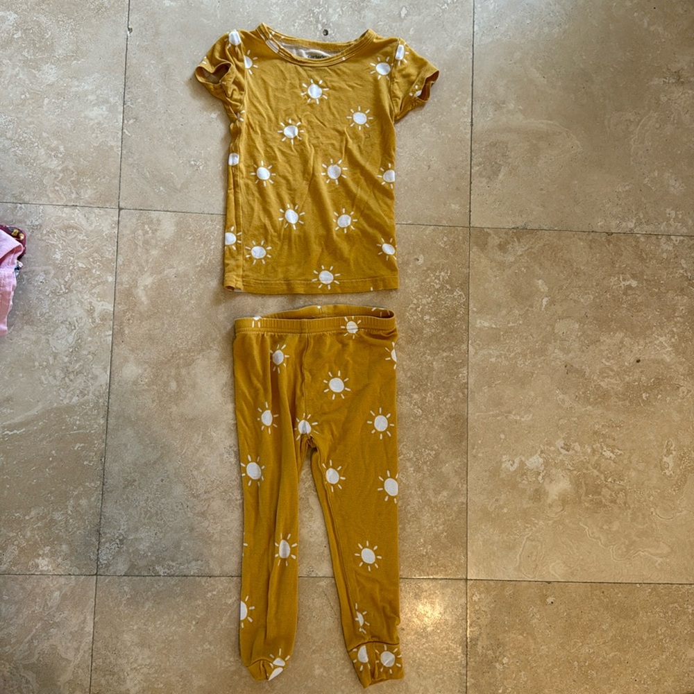 Lightweight pajamas for toddler